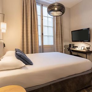 Kleine Kamer met een Queen Size Bed